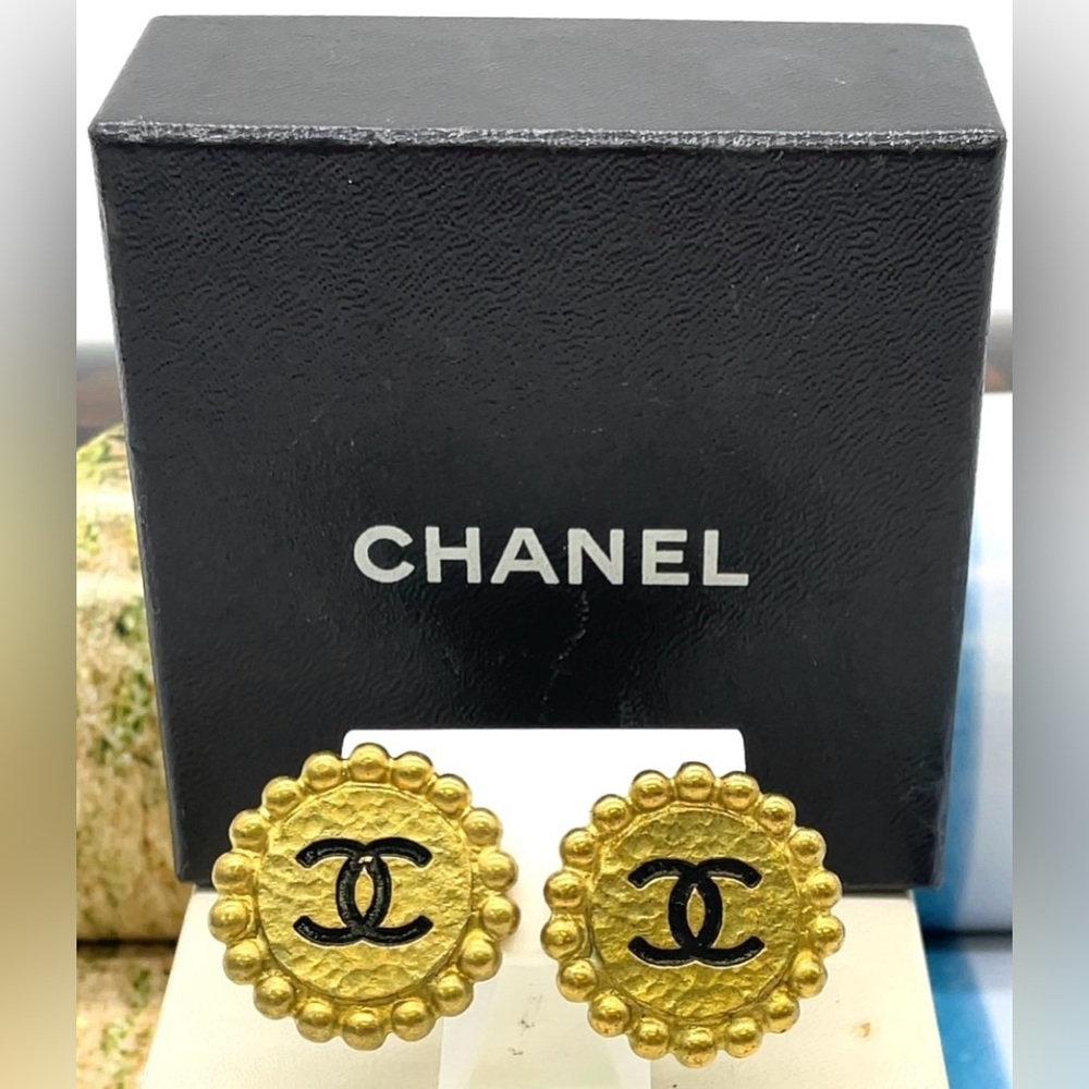 CHANEL 95P Gold Interlocking C Round Ball Edge Clip-On Earrings